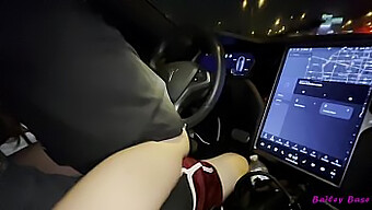 Bailey Base Seduz A Partida Do Tinder Para Sexo No Carro Em Tesla